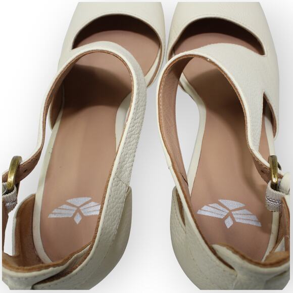 EU 38 ~ US 7.5 FORTRESS Luna Naya Asymmetric CutOut Pump PebbledIvory - Picture 11 of 14